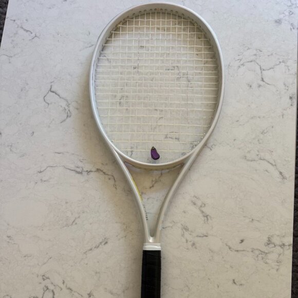 WILSON SHIFT 99 V1 TENNIS RACKET 4 1/8 NEW GRIP AND STRINGS! - Picture 1 of 13